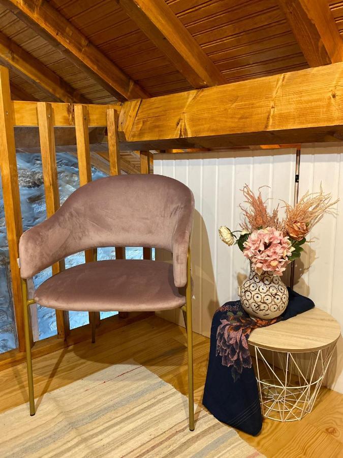 カストロ・ダイレ Emily'S Houseヴィラ エクステリア 写真
