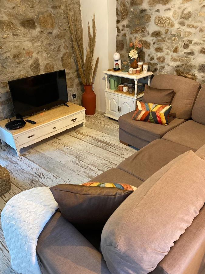 カストロ・ダイレ Emily'S Houseヴィラ エクステリア 写真